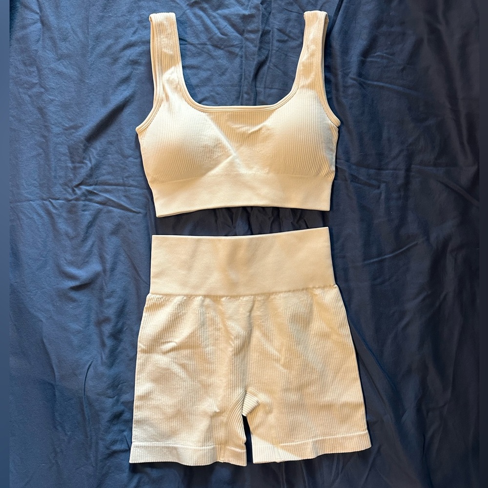 QQQ New Ivory Workout Set